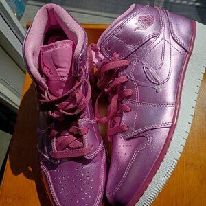 *SOLD* Metallic Pink Nike Air Jordans Y7 (W8.5)